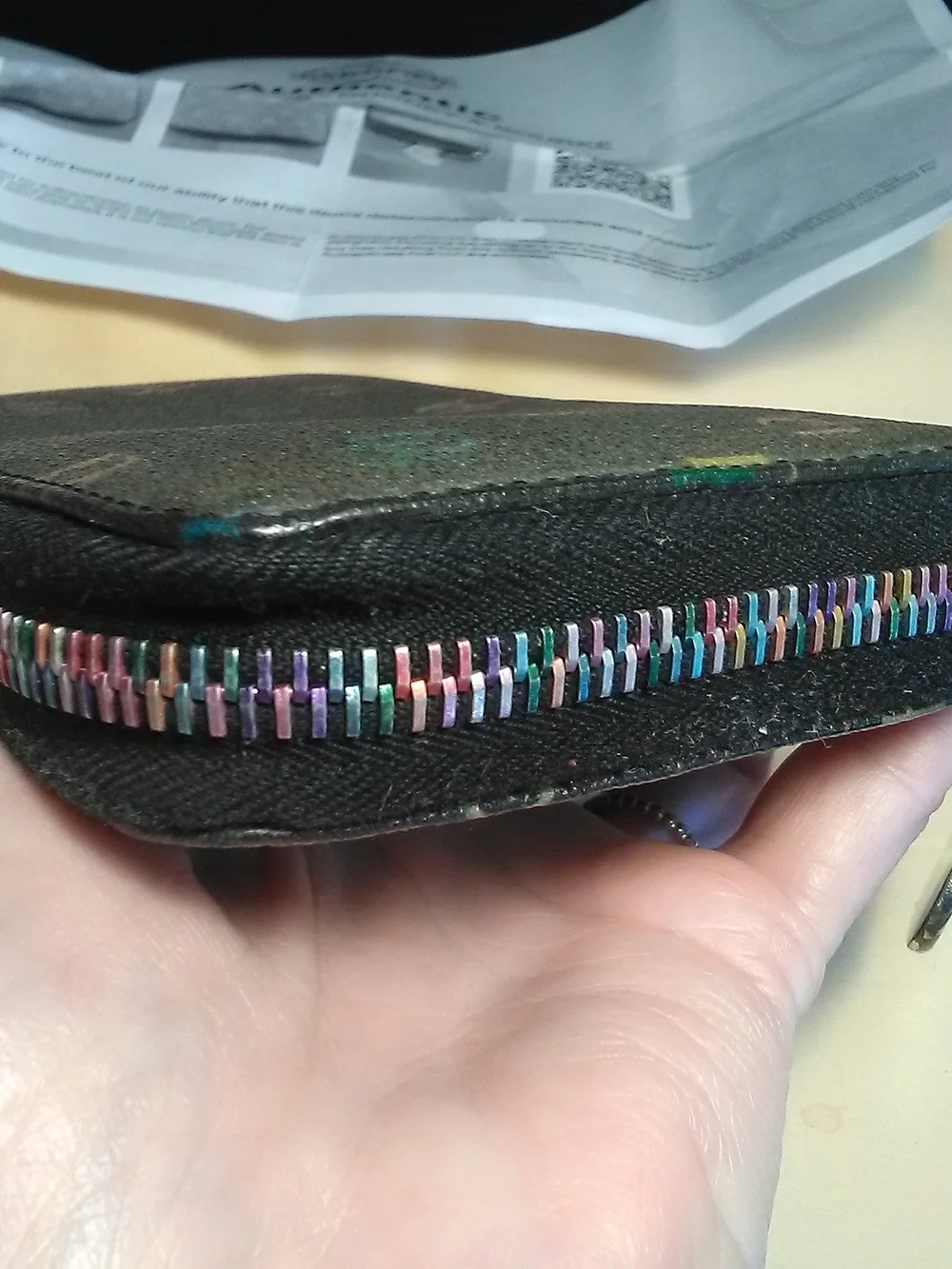 Lo. New Dooney & Bourke Black Pebbled Zip Wallet W/ Rainbow DB Monogram